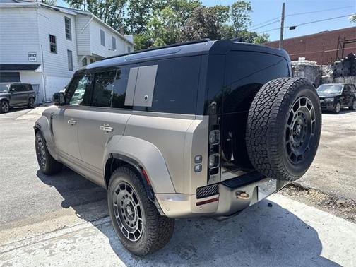 2025 Land Rover Defender V8