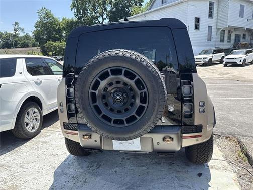2025 Land Rover Defender V8