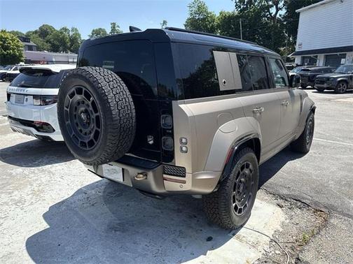 2025 Land Rover Defender V8