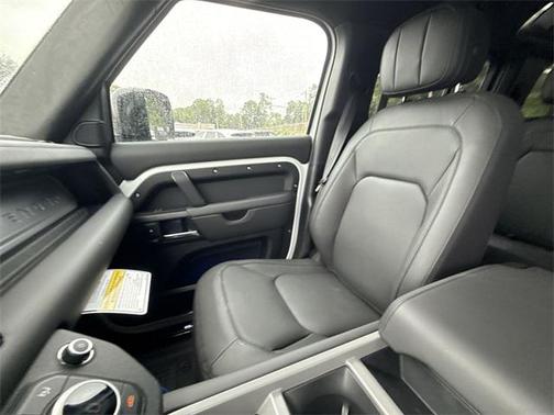 2025 Land Rover Defender 110 V8