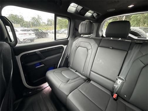 2025 Land Rover Defender 110 V8