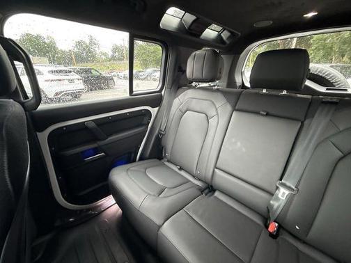 2025 Land Rover Defender 110 V8
