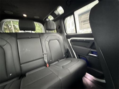2025 Land Rover Defender 110 V8