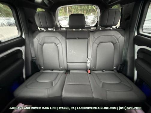 2025 Land Rover Defender 110 V8