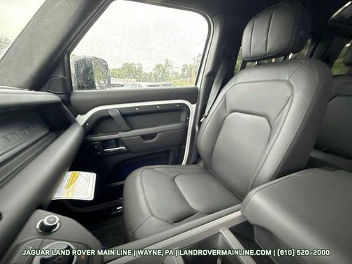 2025 Land Rover Defender 110 V8