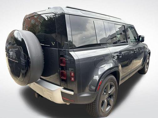 2025 Land Rover Defender 110 P400 S