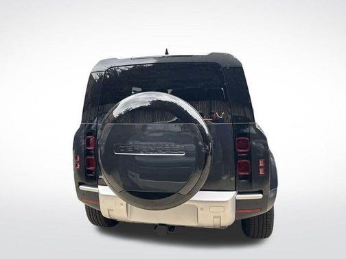 2025 Land Rover Defender 110 P400 S