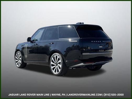Santorini Black 2026 Land Rover Range Rover P400 SE