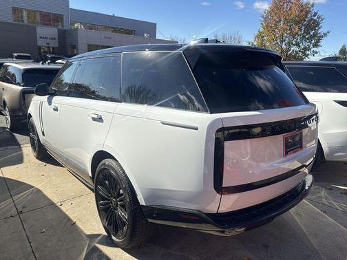 2025 Land Rover Range Rover SE