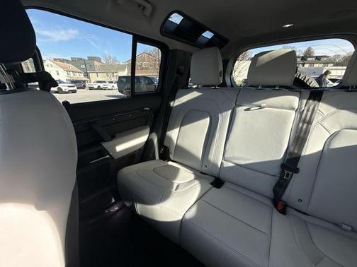 2026 Land Rover Defender 110 X-Dynamic SE