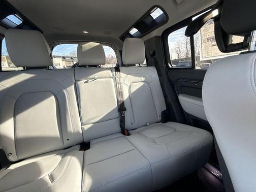 2026 Land Rover Defender 110 X-Dynamic SE