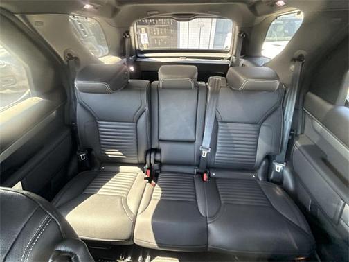 2025 Land Rover Discovery P360 Dynamic SE