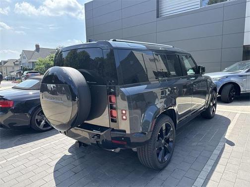 2025 Land Rover Defender 110 P400 X-Dynamic SE