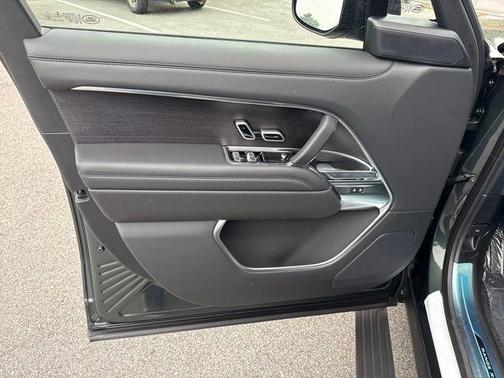 2025 Land Rover Range Rover P530 SE
