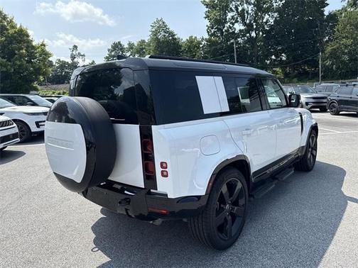 2025 Land Rover Defender 110 P400 X-Dynamic SE