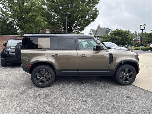 2025 Land Rover Defender 110 P300