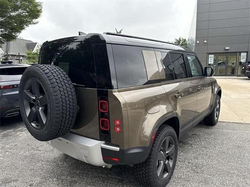 2025 Land Rover Defender 110 P300