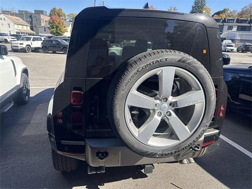2025 Land Rover Defender X-Dynamic SE