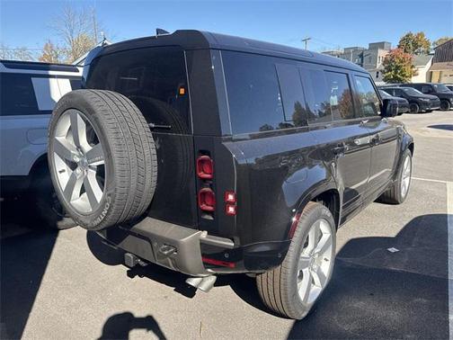 2025 Land Rover Defender X-Dynamic SE