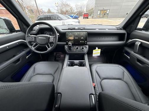 2026 Land Rover Defender 110 X-Dynamic SE