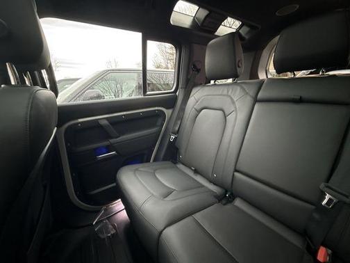 2026 Land Rover Defender 110 X-Dynamic SE