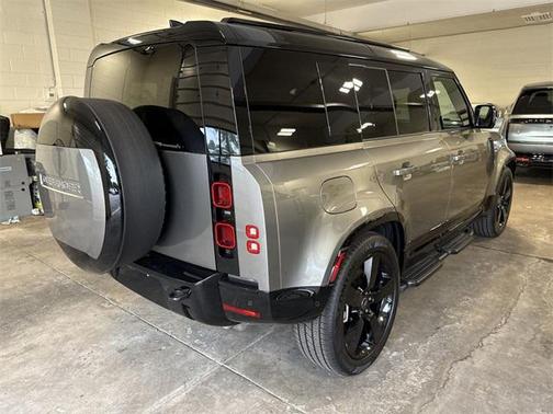 2025 Land Rover Defender 110 P400 X-Dynamic SE
