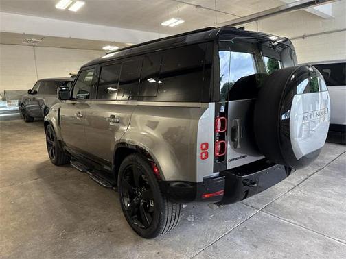 2025 Land Rover Defender 110 P400 X-Dynamic SE