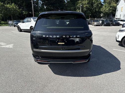 2025 Land Rover Range Rover P550e SE