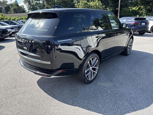2025 Land Rover Range Rover P550e SE