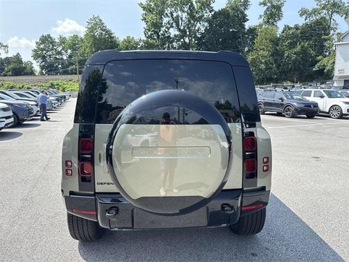 2025 Land Rover Defender 110 P400 X-Dynamic SE