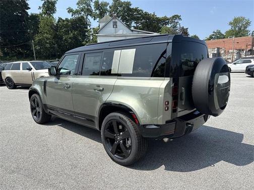 2025 Land Rover Defender 110 P400 X-Dynamic SE