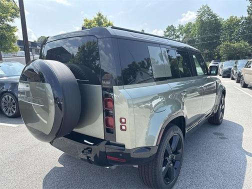 2025 Land Rover Defender 110 P400 X-Dynamic SE