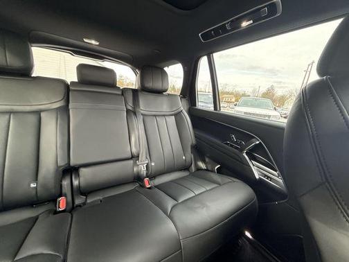 2025 Land Rover Range Rover P400 SE 7 Seat