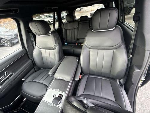 2025 Land Rover Range Rover P400 SE 7 Seat