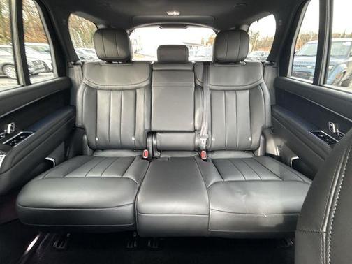 2025 Land Rover Range Rover P400 SE 7 Seat