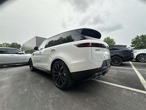 2025 Land Rover Range Rover Sport SE