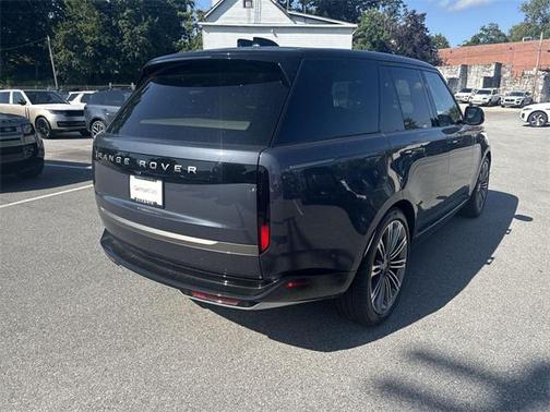 2025 Land Rover Range Rover P400 SE