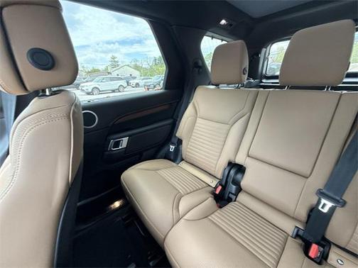2025 Land Rover Discovery P360 Dynamic SE