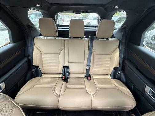 2025 Land Rover Discovery P360 Dynamic SE