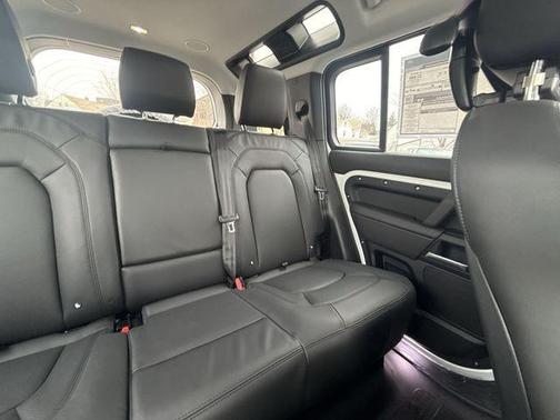 2026 Land Rover Defender 110 X-Dynamic SE