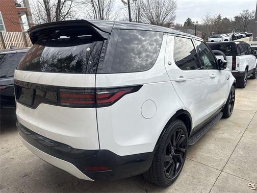 2025 Land Rover Discovery P300 Dynamic SE