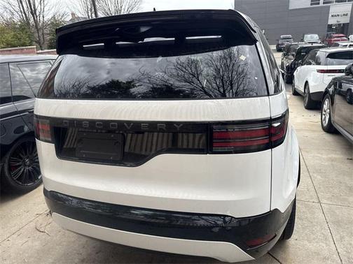 2025 Land Rover Discovery P300 Dynamic SE