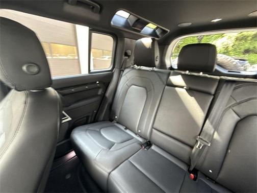 2024 Land Rover Defender 110 P500 SE