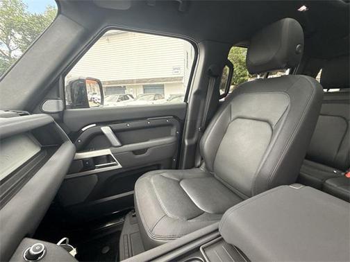 2023 Land Rover Defender 130 X-Dynamic SE