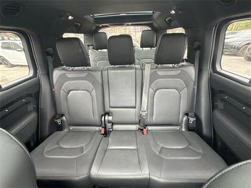 2023 Land Rover Defender 130 X-Dynamic SE