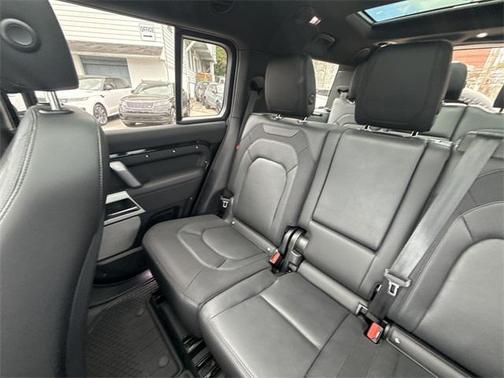 2023 Land Rover Defender 130 X-Dynamic SE