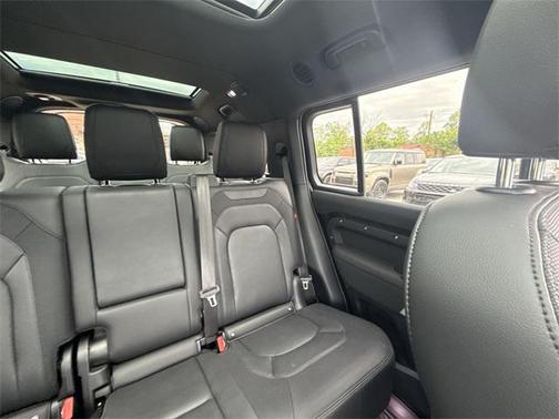 2023 Land Rover Defender 130 X-Dynamic SE