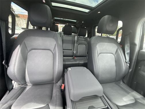 2023 Land Rover Defender 130 X-Dynamic SE