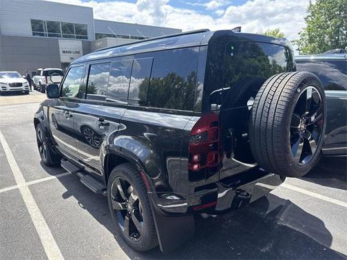 2025 Land Rover Defender 110 P400 X-Dynamic SE