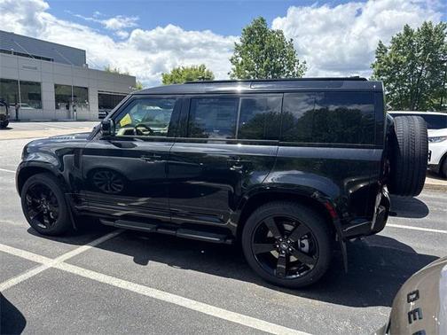2025 Land Rover Defender 110 P400 X-Dynamic SE